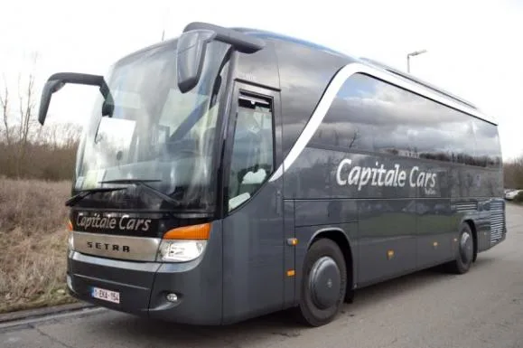 Autocar Setra gris anthracite lettré Capitale Cars, garé au dépôt